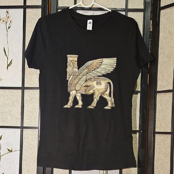 Smart Blanks Tops - Stylish Black Tee with Winged Creature Design